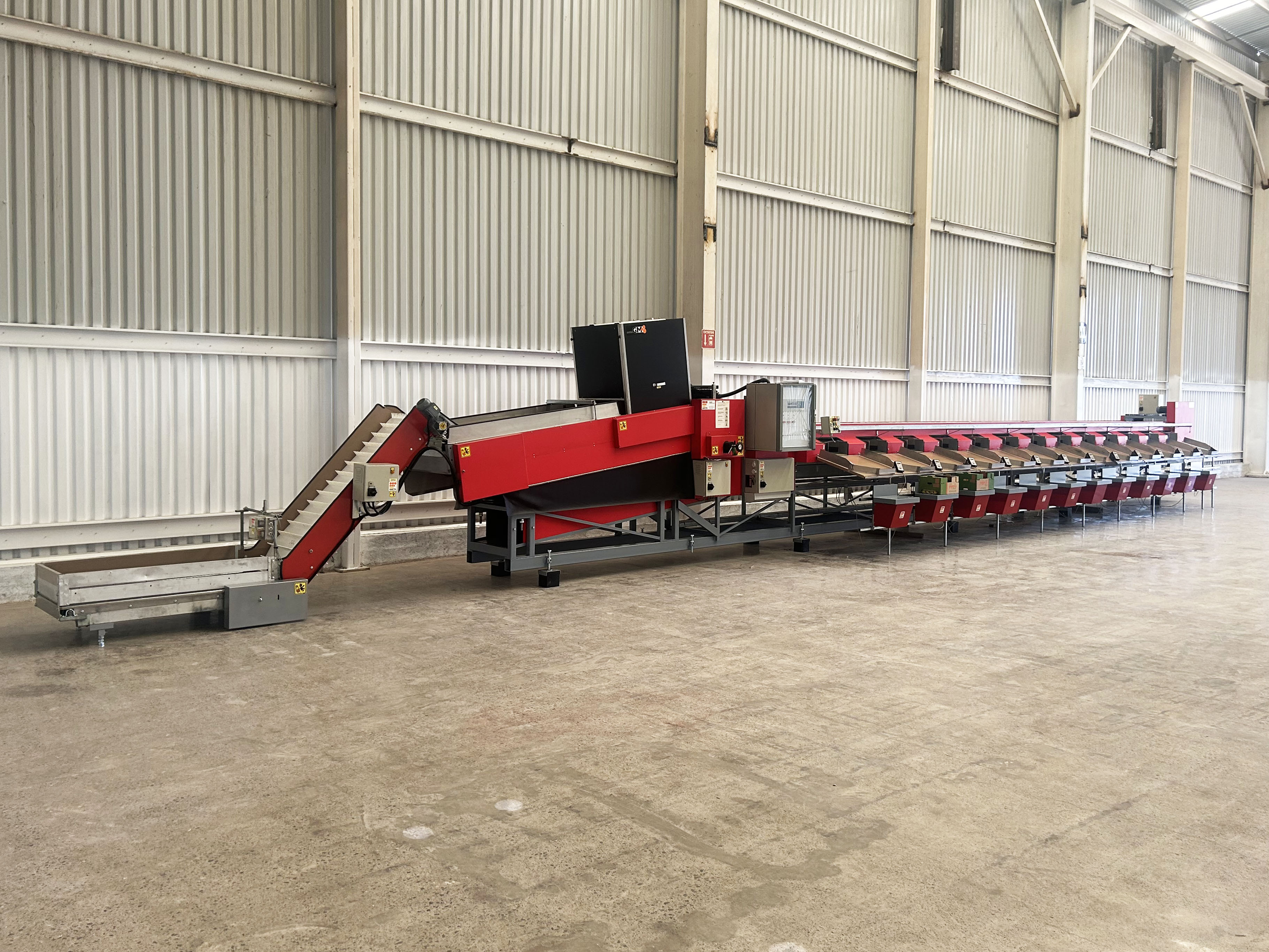 Aweta GM 3 12+1 pepper grading machine for a customer in Mexico.